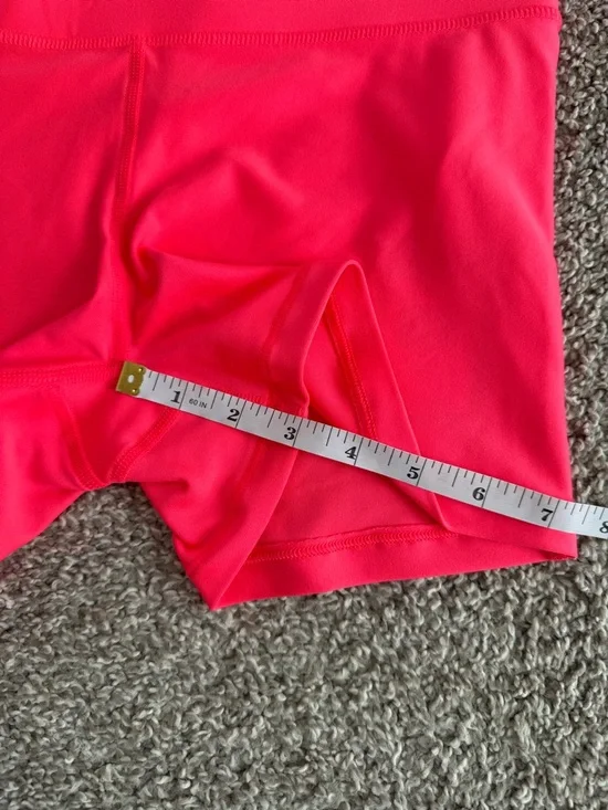 UNDER ARMOUR | Compression Mid Rise Shorty - Size Medium - Picture 7 of 9